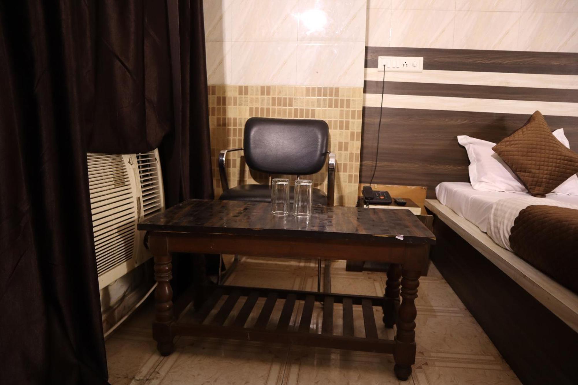 Hotel P R Palace Lucknow Extérieur photo
