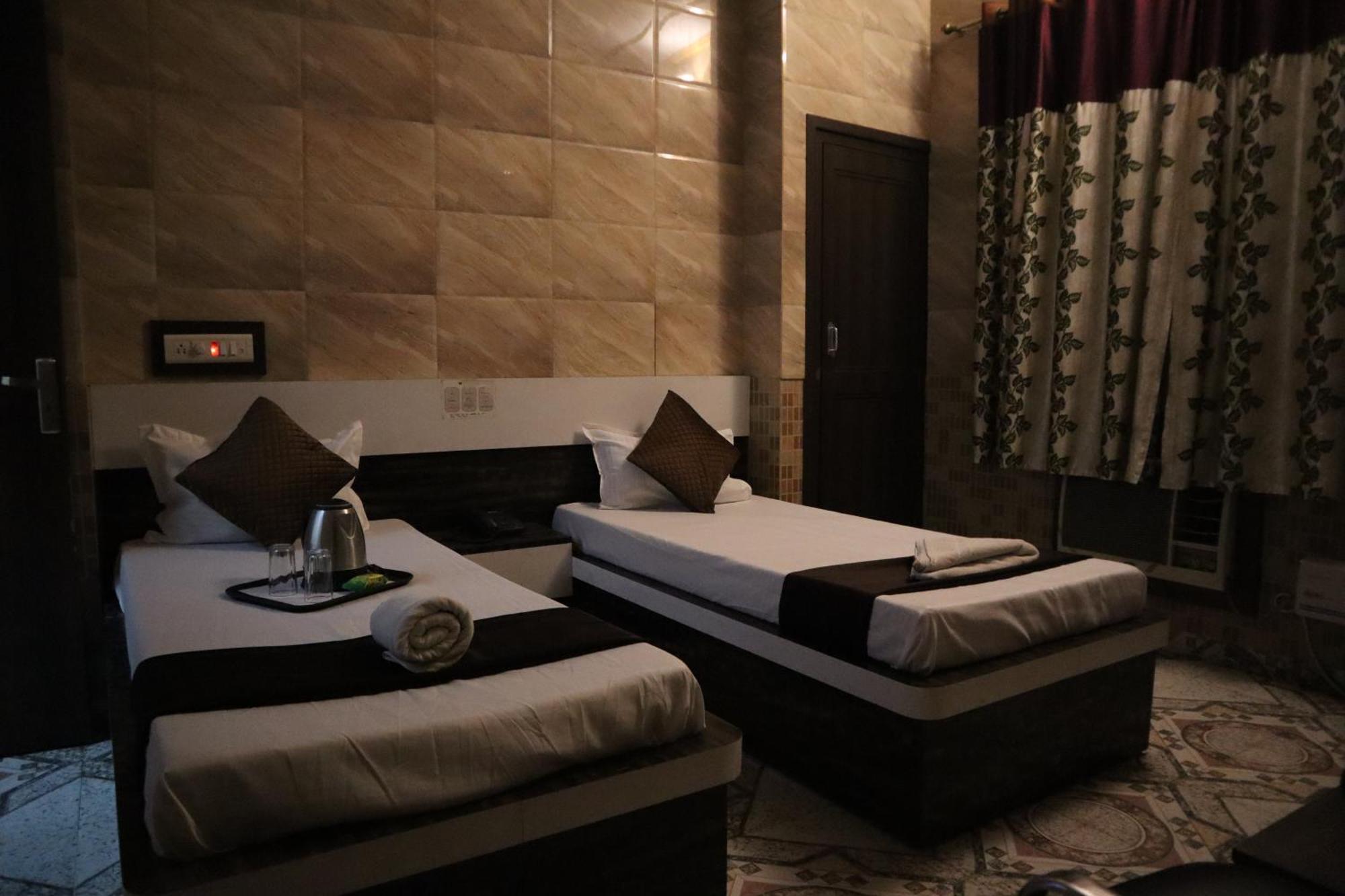 Hotel P R Palace Lucknow Extérieur photo